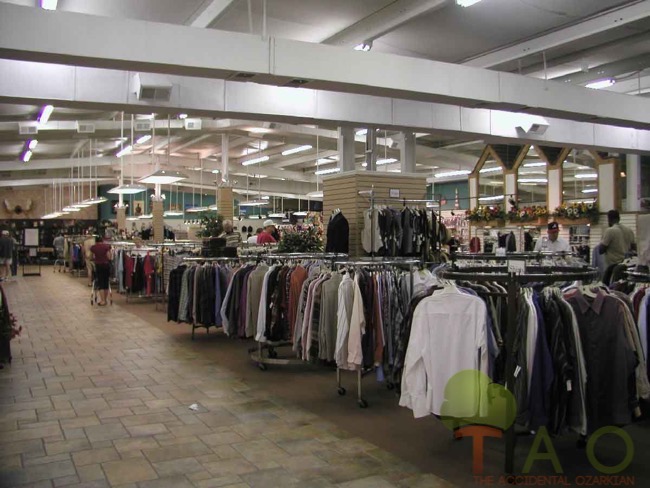 Unclaimed-baggage-center-mesnwear