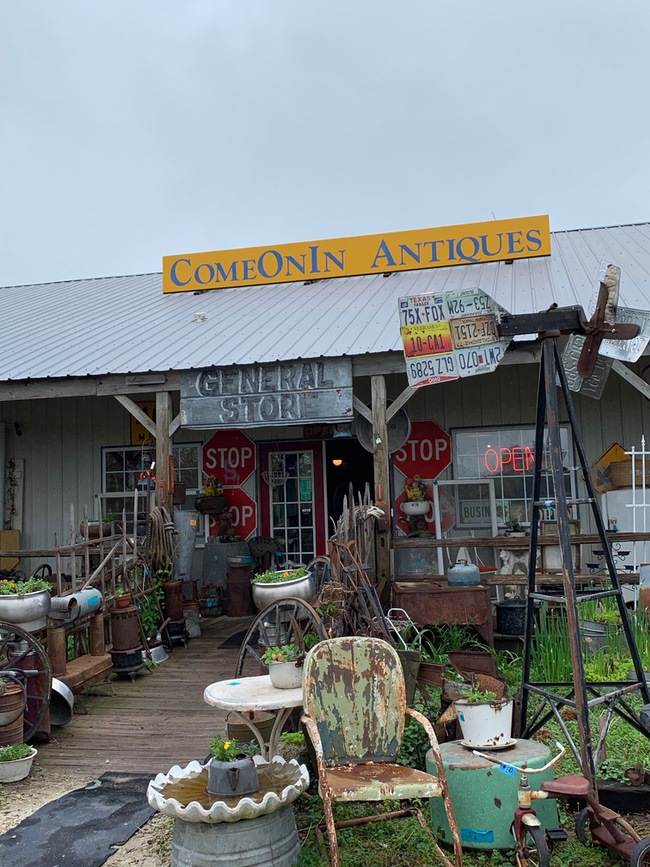 ComeOnIn Antiques 19