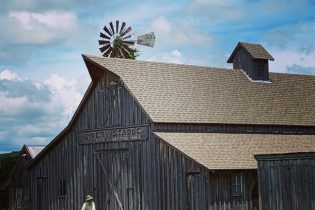 Baker Seed Pioneer Village barn
