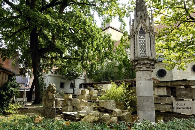 behind st peters cathedral regensburg