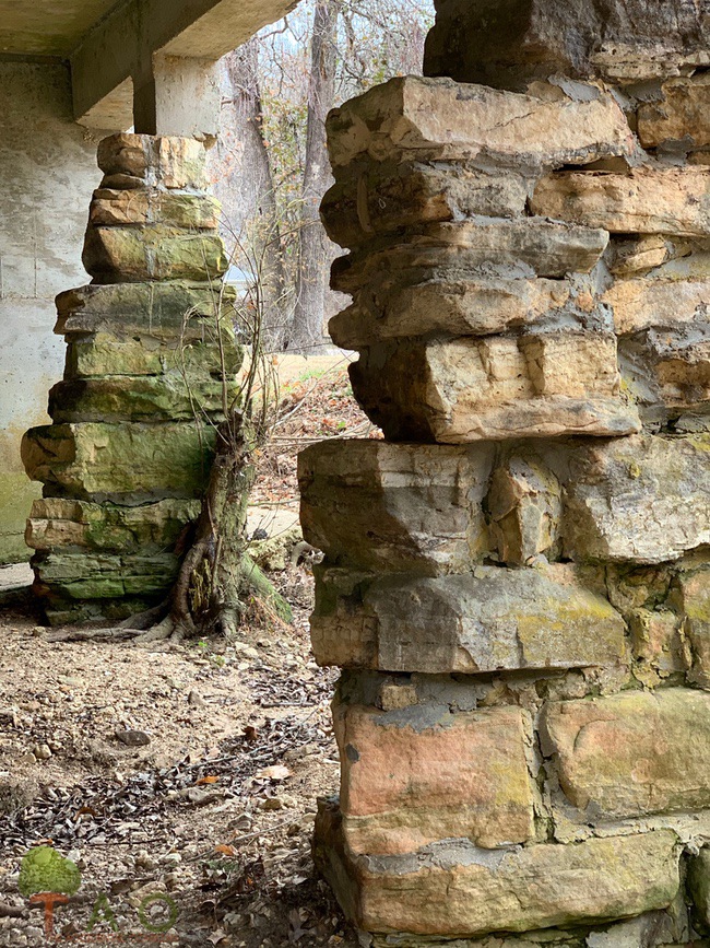 pillars under mill