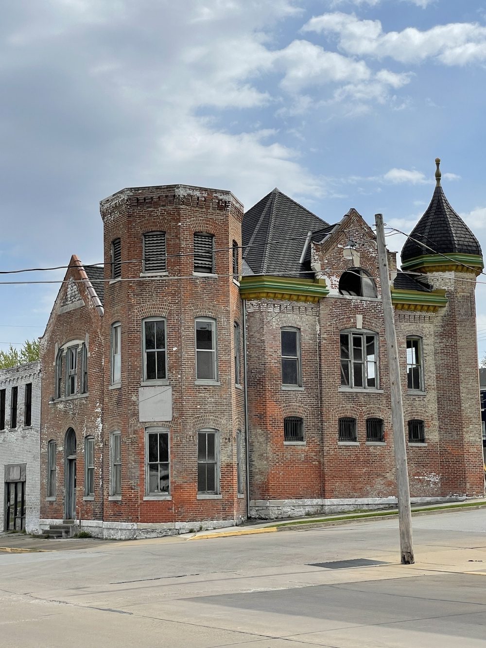 Derelict building in Hannibal