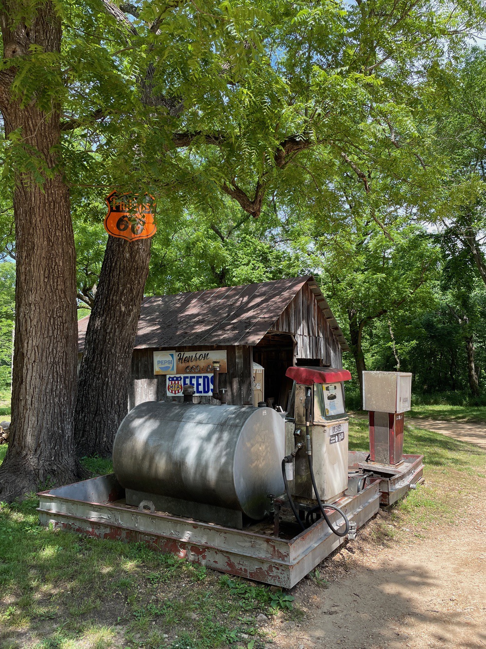 gas pump Henson Store