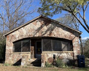 Harrison Arkansas giraffe stone house