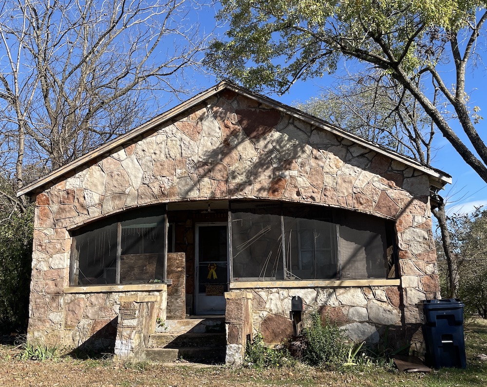 Harrison Arkansas giraffe stone house
