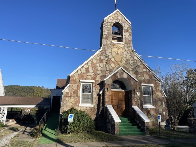 Jasper Arkansas giraffe style church